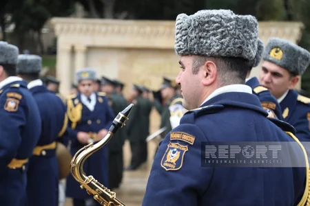 Bakıda hərbi orkestrlərin müşayiəti ilə Zəfər yürüşü keçirilib - YENİLƏNİB