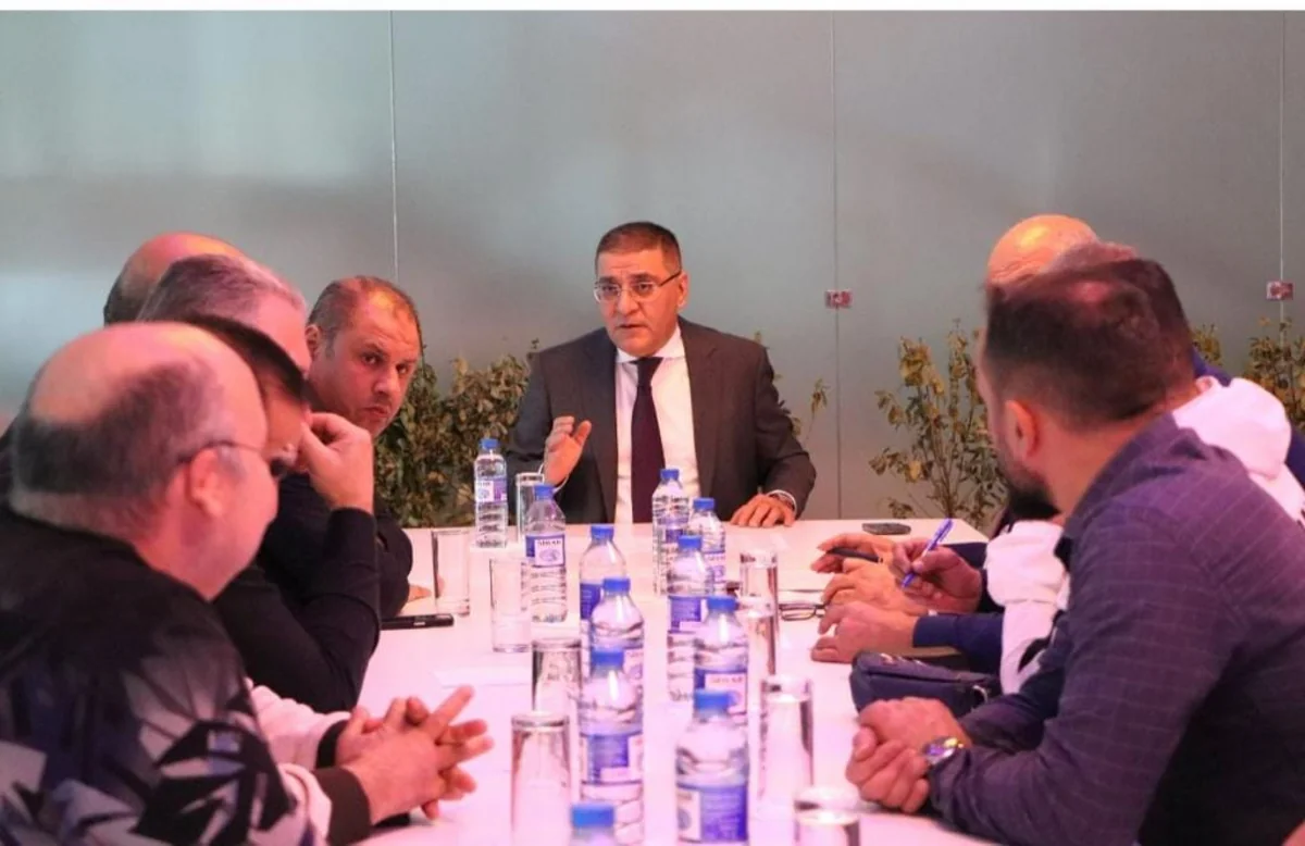 Azərbaycan Ağırlıqqaldırma Federasiyasının prezidenti hakimlərlə görüşüb