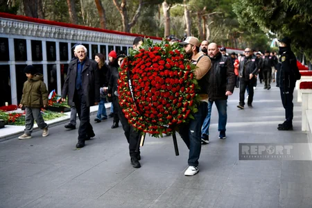 Şəhidlər xiyabanına xalq ziyarəti davam edir - FOTOREPORTAJ