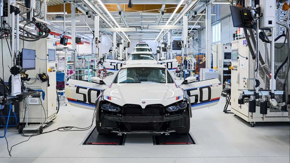 BMW разрабатывает бензиновые моторы несмотря на грядущий запрет ДВС