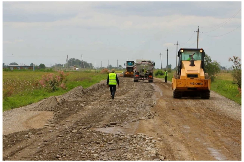 Kürdəmirdə 5 yaşayış məntəqəsini əhatə edən avtomobil yolları yenidən qurulur
