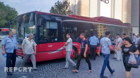 Bakıda marşrut avtobusu qəza törədib - FOTO