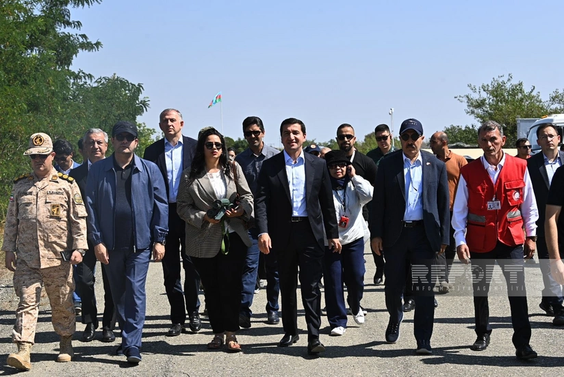 Diplomatic corps gets acquainted with area where food cargo of the Azerbaijan Red Crescent Society located on Aghdam-Khankandi road
