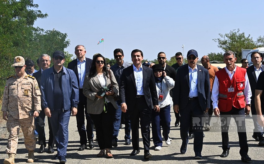 Diplomatik korpus Ağdam-Xankəndi yolunda Azərbaycan Qızıl Aypara Cəmiyyətinin ərzaq yüklərinin yerləşdiyi məntəqə ilə tanış olublar - YENİLƏNİB-2