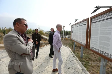 Представители дипкорпуса посадили деревья в Тертере