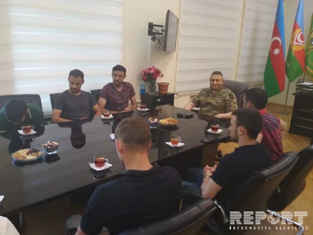 Футболисты Карабаха встретились с военнослужащими в Карабахском регионе