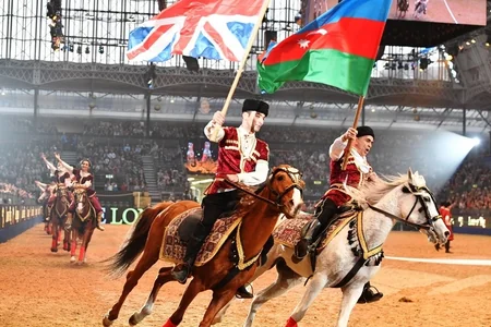 Qarabağ atları “Olimpiya London Beynəlxalq Atçılıq Şousu”nda uğurla çıxış ediblər - VİDEO