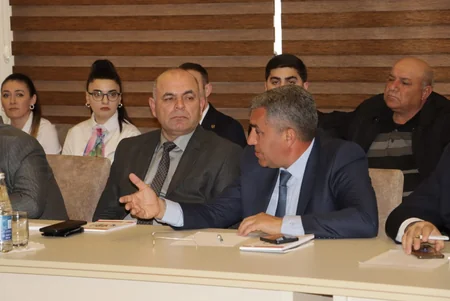 “Heydər Əliyev İli” çərçivəsində Şirvan Apellyasiya Məhkəməsində sahibkarlarla dəyirmi masa keçirilib