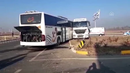Türkiyədə TIR-la sərnişin avtobusu toqquşub, 2 nəfər ölüb, 21 nəfər yaralanıb