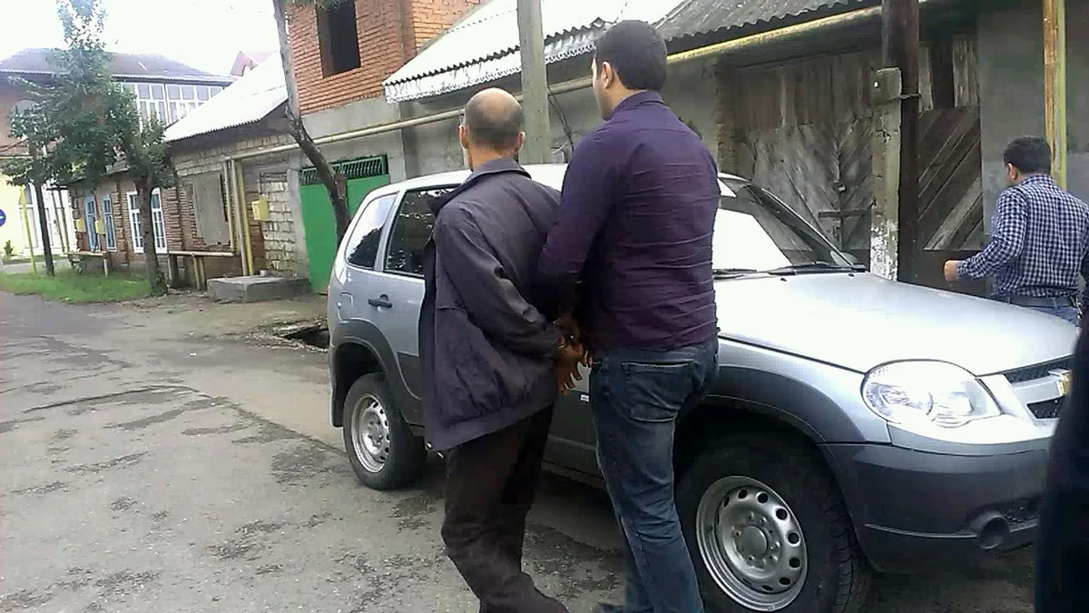 Lənkəranda oğul atasını və qardaşını bıçaqlayıb