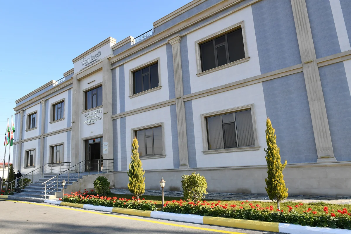 İlham Əliyev yeni yarımstansiyaların açılışını edib