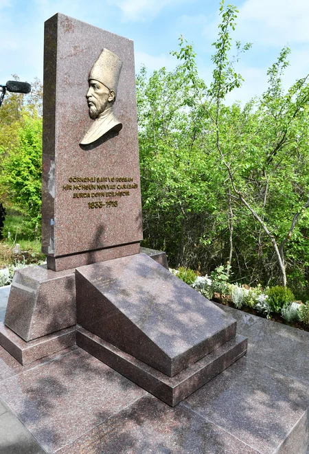 Ilham Aliyev visits Mir Mohsun Navvab Garabaghi's tomb in Jidir Duzu plain