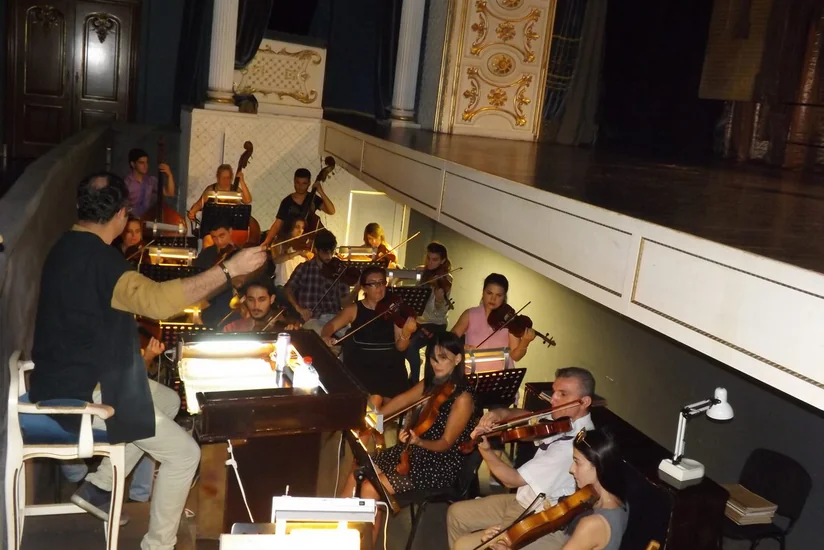 İranın tanınmış dirijoru Musiqili Teatrda tamaşa idarə edəcək