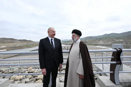 İlham Əliyev və Seyid İbrahim Rəisi Azərbaycan-İran dövlət sərhədində görüşüblər