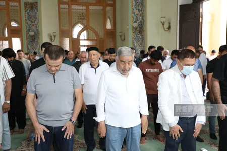 Eid al-Adha prayer held in Tazapir Mosque