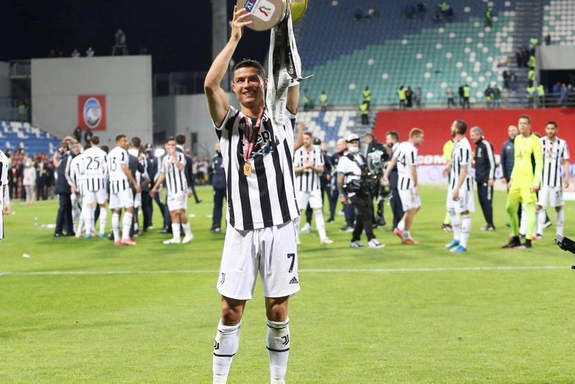 Ronaldu İtaliya Kuboku ilə yuxuya getdi - FOTO