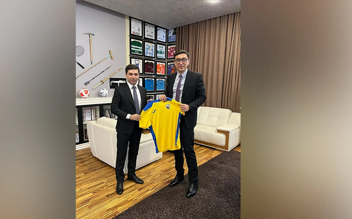 Fərid Qayıbov Gəncə şəhər stadionunun durumu ilə maraqlanıb