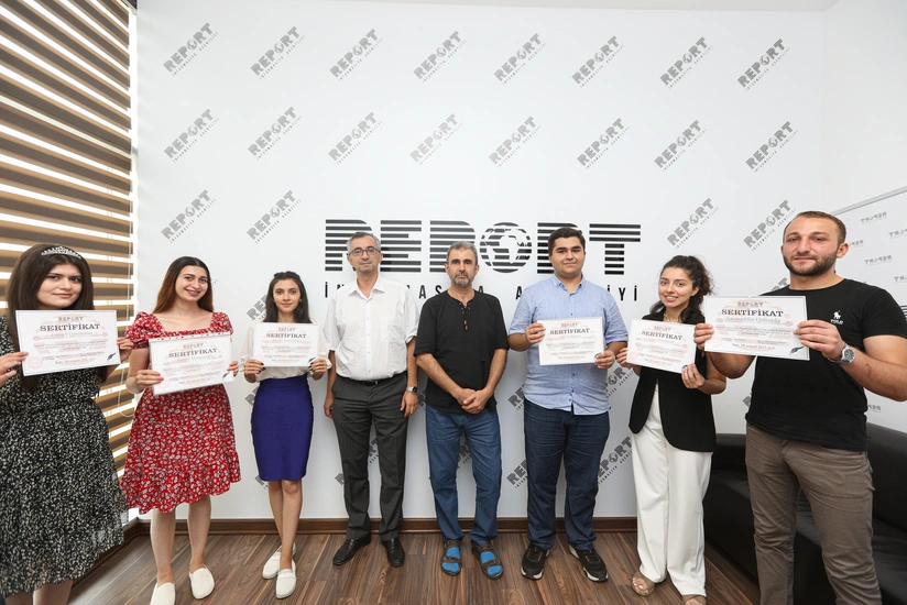 Head of Report Media School: Not all participants stand until the end of the training
