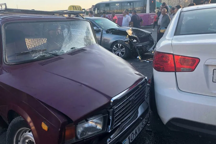 Sumqayıtda zəncirvari yol qəzası baş verib, xəsarət alanlar var - FOTO - VİDEO