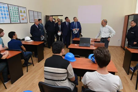 Bakı Ali Neft Məktəbinin rektoru Azərikimya İstehsalat Birliyində olub