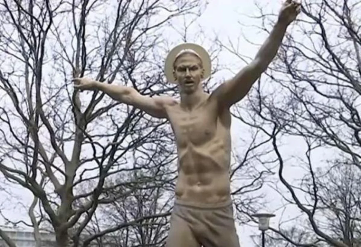 Zlatan İbrahimoviçin heykəli aşırılıb - FOTO