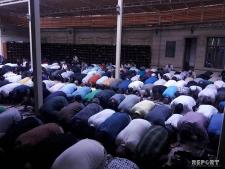 Eid prayer performed in Baku mosques -PHOTO
