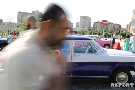 Bakıda klassik avtomobillərin yürüşü və sərgisi təşkil olunub - FOTOREPORTAJ