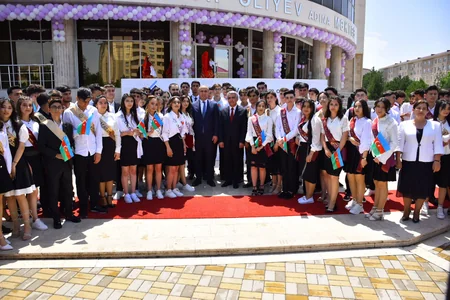 Naxçıvan məktəblərində “Son zəng” çalınıb, Emin Əmrullayev iştirak edib - YENİLƏNİB-2