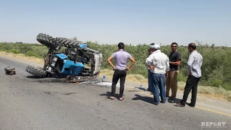 Kürdəmirdə traktor aşıb, sürücü xəsarət alıb - FOTO
