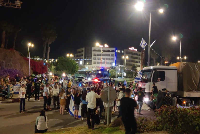 İfrat sağçılar yardımların Qəzzaya daşınmasının qarşısını almaq üçün keçidi bağlayıb