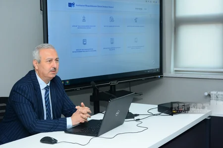Jurnalistlər Dövlət İmtahan Mərkəzinin yeni imtahan korpusu ilə tanış olub