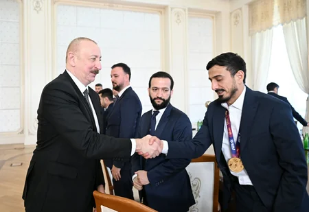 Президент Ильхам Алиев принял членов сборной Азербайджана по мини-футболу