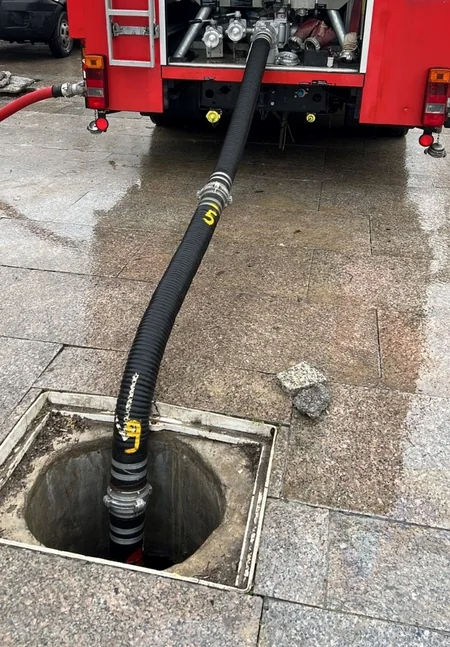 Bakıda yeraltı piyada keçidinə dolan su boşaldılıb