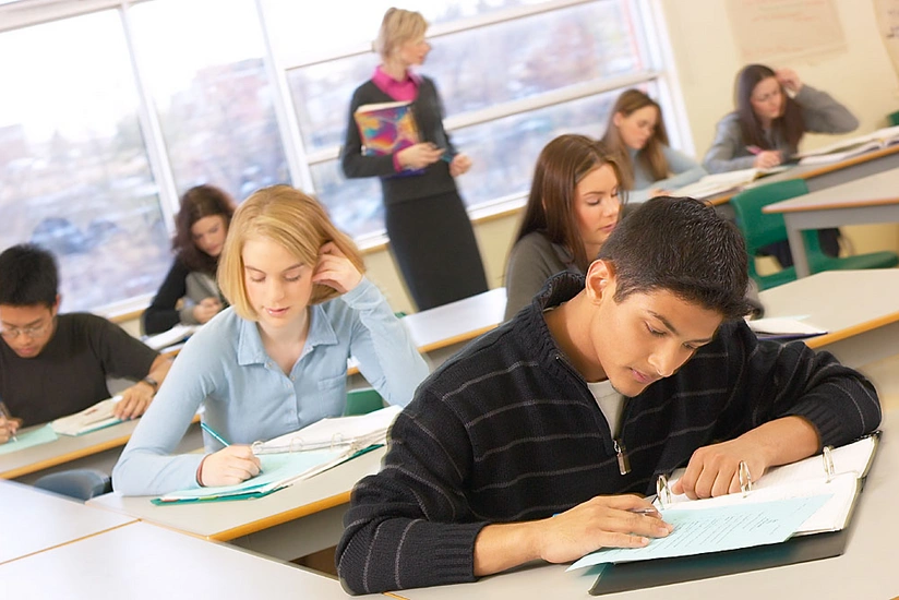 President decrees on establishment of State Exam Center