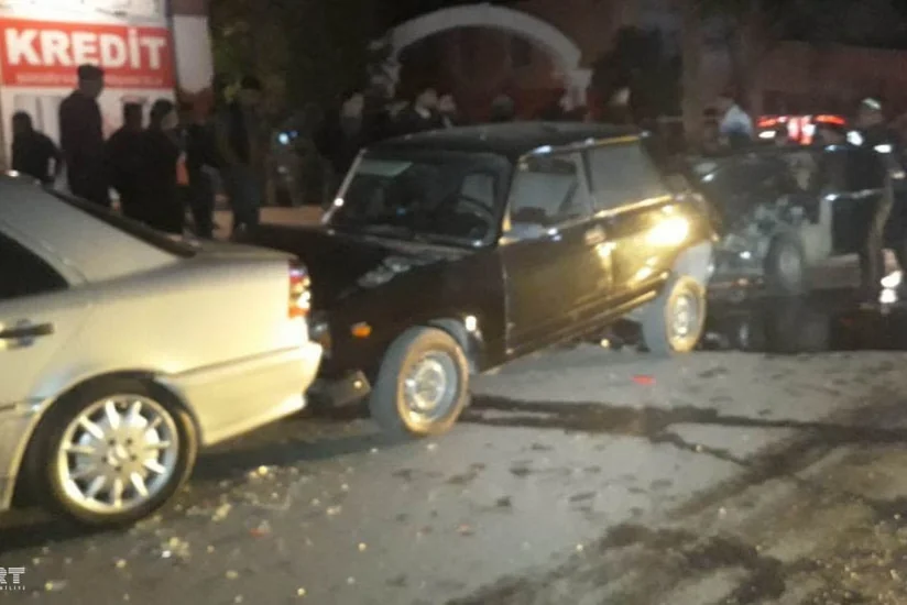 Tovuzda zəncirvari yol qəzası baş verib, 2 nəfər yaralanıb - FOTO - YENİLƏNİB