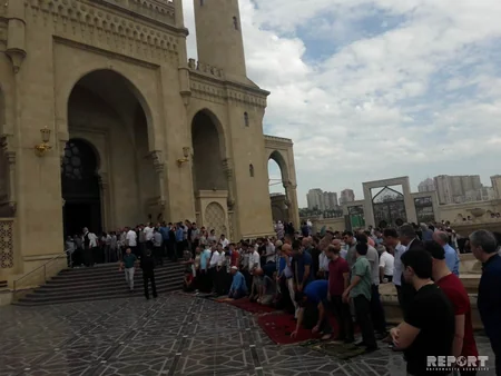 Eid prayer performed in Baku mosques -PHOTO