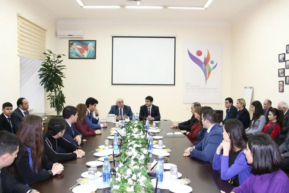 Kamal Abdullayev Yeni Azərbaycan Partiyasının üzvü olan gənclərlə görüşüb