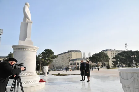 Əbülfəs Qarayev Xırdalanda vətəndaşlarla görüşüb
