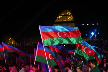Heydər Əliyev Mərkəzinin parkında Milli Qurtuluş Gününə həsr olunan konsert keçirilib