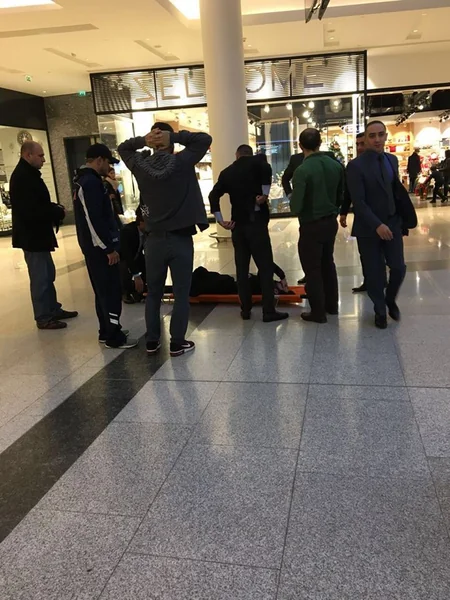 Bakıda ticarət mərkəzinin icraçı direktoru ziyarətçiləri hədələyib
