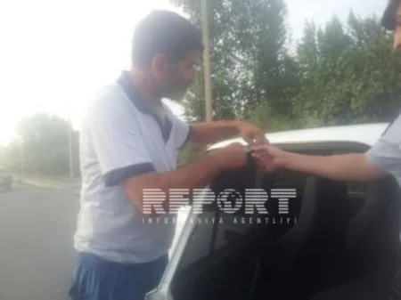 Avtomobilinə şüar yazan sürücü cərimələnib - FOTO