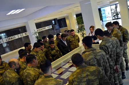 Silahlı Qüvvələrdə ümummilli lider Heydər Əliyevin xatirəsi yad edilib