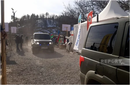 Total of 30 vehicles of peacekeepers move freely through Khankandi-Lachin road