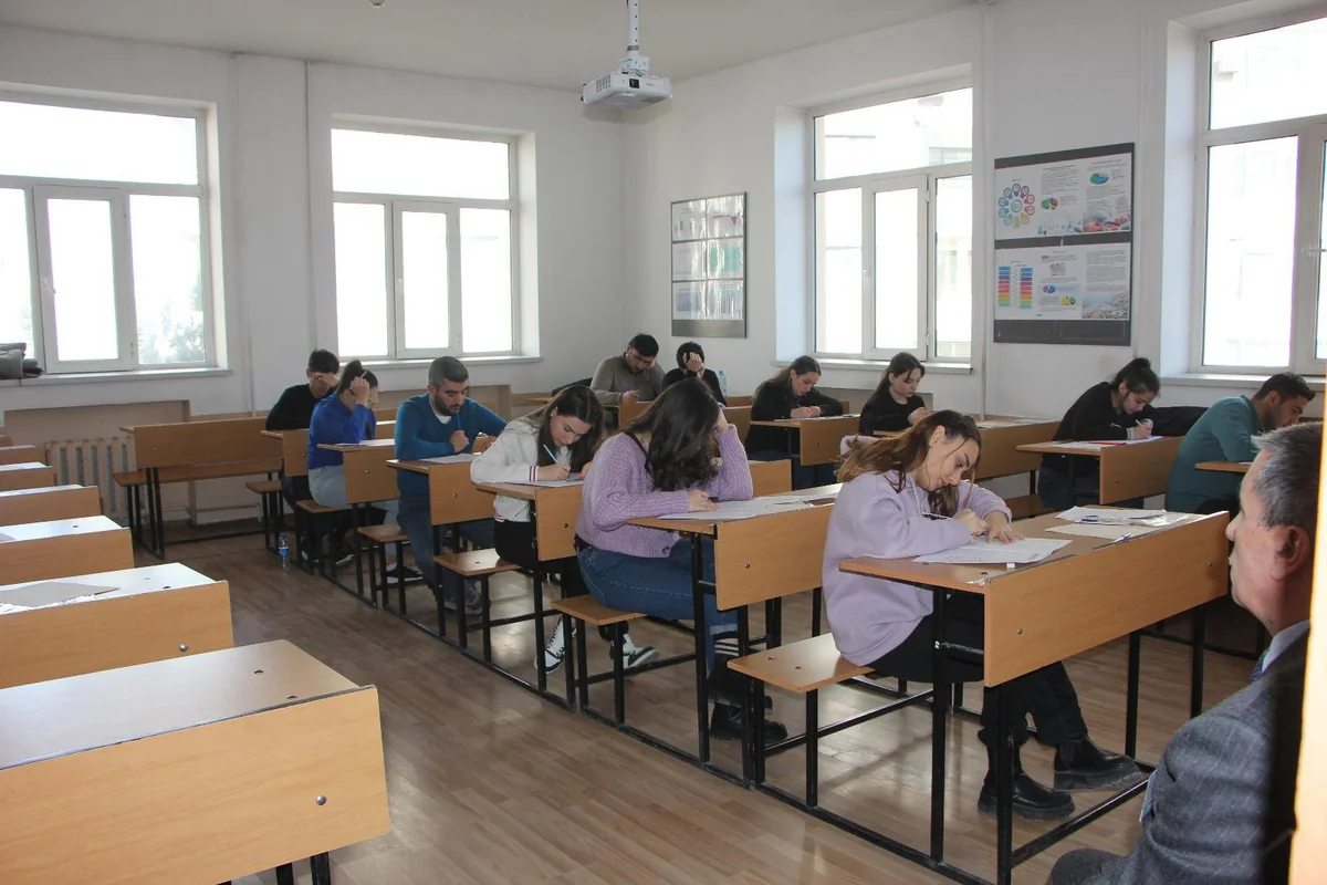 Naxçıvanda magistraturaya qəbul imtahanı keçirilib
