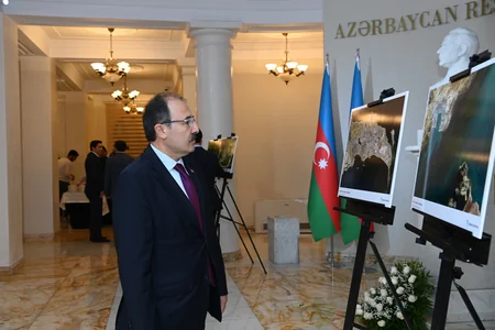 “Azersky” peyk təsvirlərinə həsr olunan sərgi açılıb
