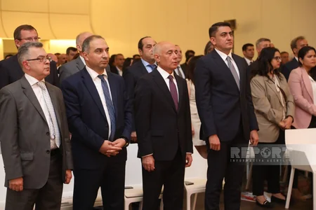 Heydər Əliyevin 100 illik yubileyinə həsr olunan “Dirçəliş. Başlanğıc” kitabının təqdimat mərasimi keçirilib