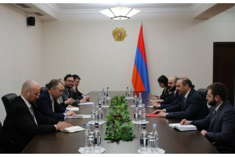 Клаар и Григорян обсудили армяно-азербайджанские переговоры