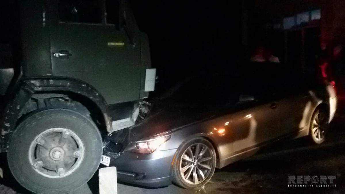 Bərdədə yük maşını sürücüsünün yatması nəticəsində qəza baş verib - FOTO