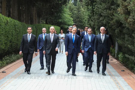 Azerbaijani people commemorate National Leader Heydar Aliyev