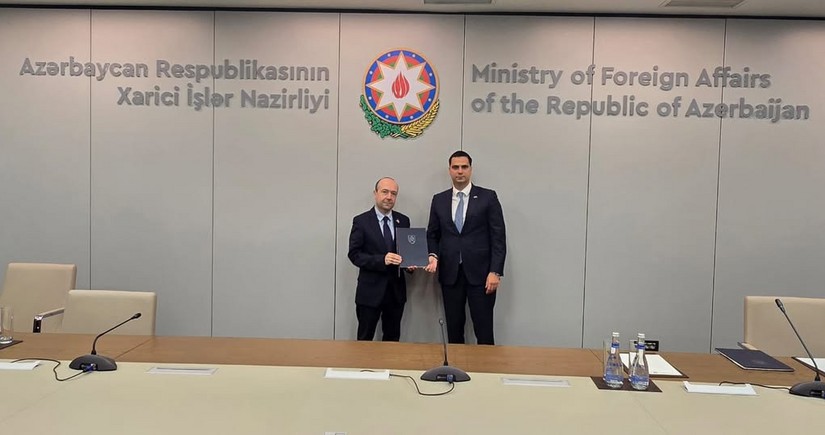 Slovakia's ambassador presents copies of credentials to Deputy FM of Azerbaijan